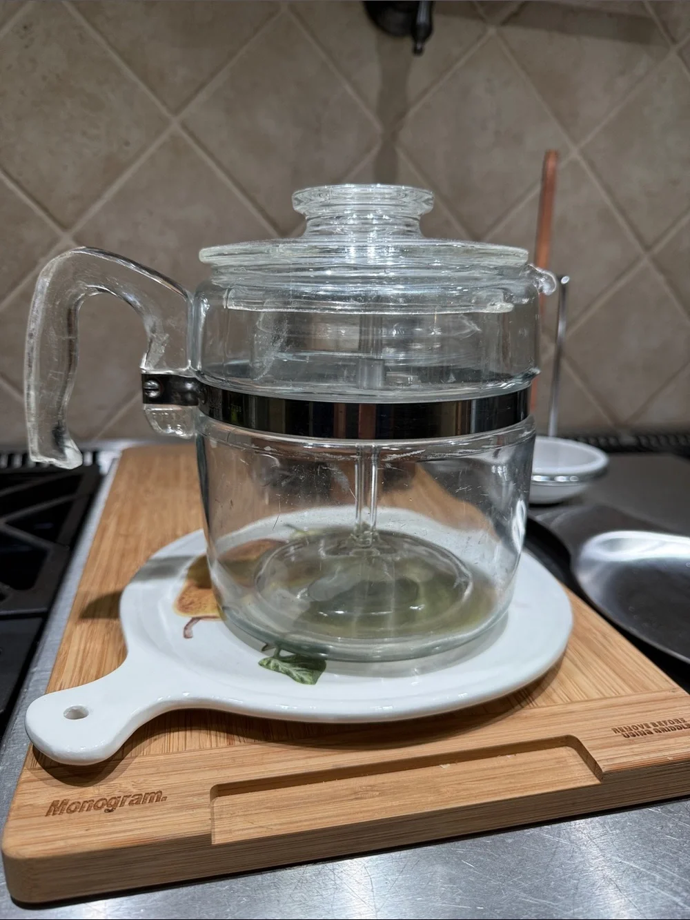 PYREX 6 cup coffee pot with lid, glass stem and basket!
